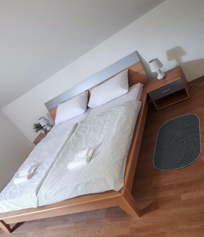 Apartman Lena Tusilovic Exterior photo